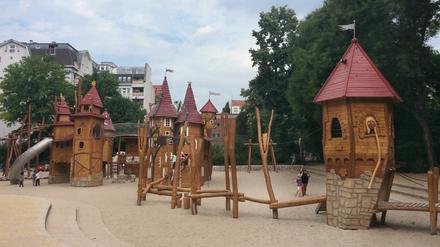 Schöner Spielen. Dieser Spielplatz liegt im Heinrich-Lassen-Park in Berlin-Schöneberg.