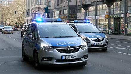 Streifenwagen der Berliner Polizei im Einsatz.