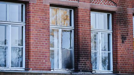 Unbekannte warfen Brandsätze auf das Gebäude des RKI in Berlin.