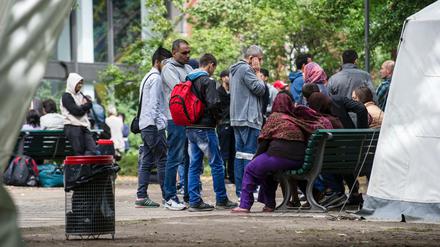 Neu angekommene Flüchtlinge auf dem Gelände des Landesamtes für Gesundheit und Soziales (LaGeSo). Mehr als tausend gaben im vergangenen Jahr an, minderjährig zu sein. 