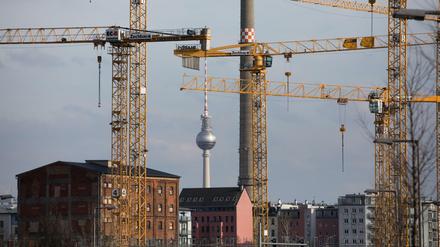 Erstmals seit 2010 sind in Berlin weniger Baugenehmigungen für Wohnungen vergeben worden.