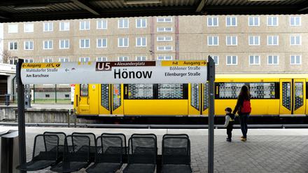 Bis hierhin und nicht weiter. Die U5 in der Station Hönow. 