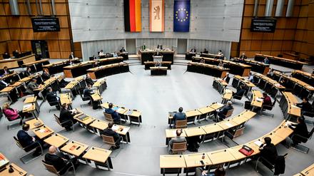 Die Sitzungen im Berliner Abgeordnetenhaus finden seit dem Frühjahr unter Corona-Bedingungen statt.