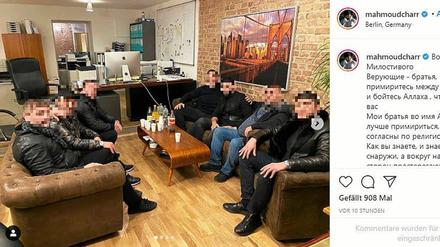 Der Instagram-Post des syrischen Profiboxers Manuel Charr. Auf einem Foto sind sieben Männer zu sehen, die in einem Raum um einen Tisch sitzen und verhandeln (Personen von der Redaktion gepixelt).