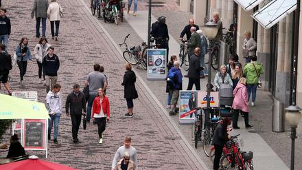 Zahlreiche Passanten könnten bald wieder Brandenburgs Einkaufsstraßen füllen.
