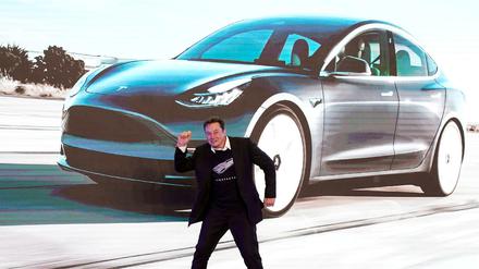 Schneller Brummer. Tesla-Chef Elon Musk war Anfang des Jahres in China ganz aus dem Häuschen, als das "Model 3" ausgeliefert wurde.