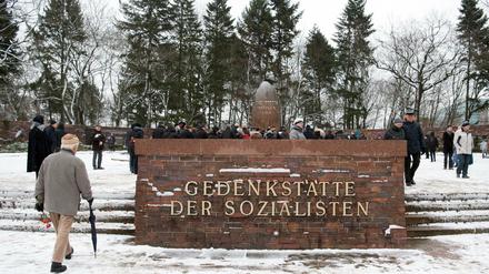 Zahlreiche Menschen kamen am 15.01.2017 zu der Gedenkstätte der Sozialisten auf dem Zentralfriedhof Friedrichsfelde in Berlin.