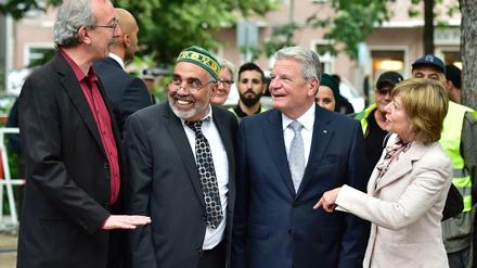 Bundespräsident Gauck mit seiner Lebensgefährtin Daniela Schadt beim traditionellen Fastenbrechen mit Mitgliedern der muslimischen Gemeinschaft.