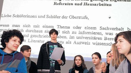Kopierverbot. Die Schüler des Beethoven-Gymnasiums in Lankwitz kennen die Regeln, die sie auch mehrfach während des Abiturs unterschreiben.