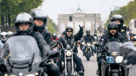 Die wollen nur fahren. Demonstrierende Biker nahe dem Brandenburger Tor.