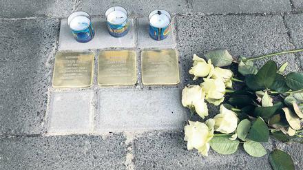 Erinnerung in Messing. Für die Familie Habel gibt es drei Steine in der Heinrich-Heine-Straße.