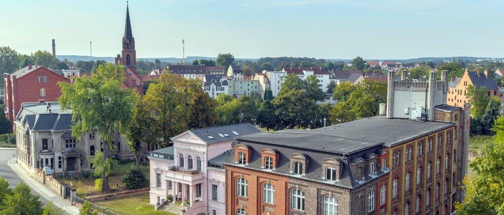 Blick aus einem Fenster der ehemaligen Tuchfabrik auf die Grenzstadt Guben in Brandenburg.