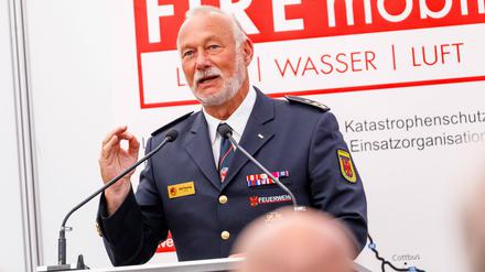 Rolf Fünning ist Praesident des Landesfeuerwehrverbandes Brandenburg.