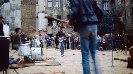 Die Punkkonzerte im Hirschhof waren in der DDR legendär als Teil der subversiven Künstlerszene von Prenzlauer Berg. 