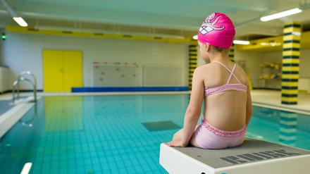 War's das bald mit dem Schwimmunterricht? Die Bäderkapazität in Berlin reicht nicht aus für die Schulen