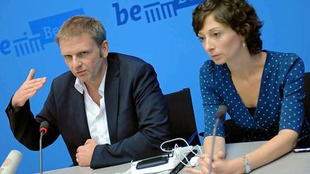Die amtierenden Fraktionsvorsitzenden, Volker Ratzmann und Ramona Pop stehen seit den geplatzten Koalitionsgesprächen mit der SPD in der Kritik.