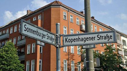 Mieter in der Kopenhagener Straße im Prenzlauer Berg beklagen die drastisch steigenden Mietpreise nach einer energetischen Sanierung.