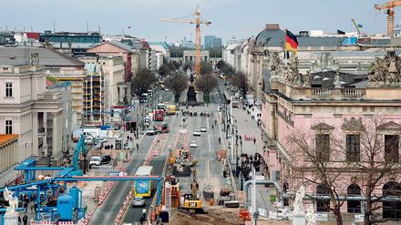 Stadt der Baustellen. Die Straße Unter den Linden soll künftig autofrei werden. 