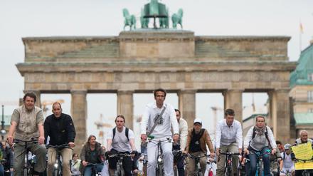  Zur ersten Teilnahme Berlins am "Ride of Silence" hatte 2015 die Initiative "Clevere Städte" aufgerufen.