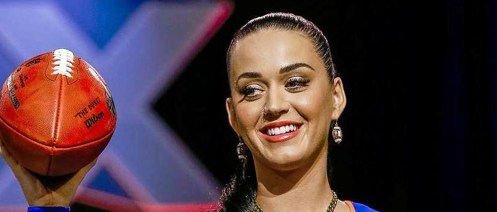 Liegt gut in der Hand: Popstar Katy Perry tritt heute Abend beim Super Bowl auf. Dann wird sie aber wohl den Ball gegen ein Mikrofon tauschen.