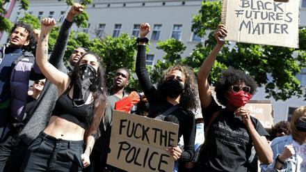 Aktivistinnen bei der Demonstrationen gegen rassistische Polizeigewalt.