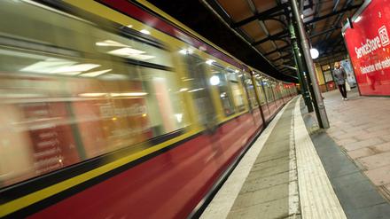Die S-Bahn in Berlin hatte am Dienstagmorgen mit Ausfällen am Hauptbahnhof zu kämpfen.