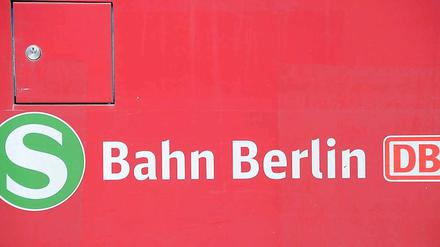 Im Frühjahr werden neue Ausbildungsverträge abgeschlossen. Bis dahin bleibt der Fahrermangel bei der Berliner S-Bahn ein Problem.