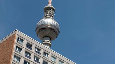 Der Berliner Senat hat sich für den "Mietendeckel" entschieden und somit eine Erhöhung der Mieten verursacht.