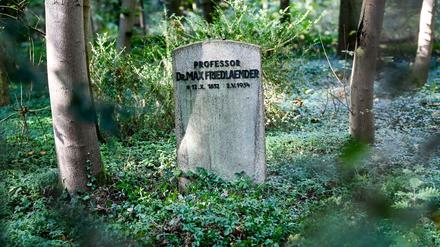 Das Grab von Max Friedländer, Musikwissenschaftler, auf dem Südwestkirchhof Stahnsdorf. 