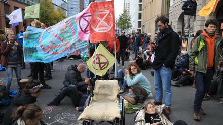 Extinction Rebellion protestierte vor dem Bundesministerium für Umwelt im November 2019 in Berlin-Mitte.