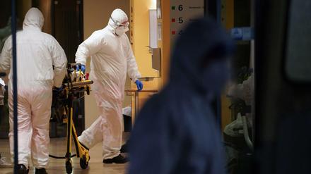 Ein Pflegeheim in Lichtenberg musste evakuiert werden, nachdem mehr als die Hälfte der Bewohner sich mit Corona infiziert hatte.