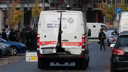 Mehrere Maskierte haben am Morgen in der Nähe des Alexanderplatzes einen Geldtransporter überfallen.