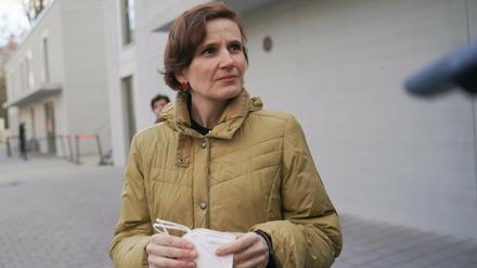 Katja Kipping (Die Linke), Sozialsenatorin, bei einem Besuch des Landesamtes für Flüchtlingsangelegenheiten Berlin (LAF) in Reinickendorf Ende Februar.  