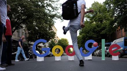 „Kick Google aus dem Kiez“ lautete das Motto einer Protestaktion, die im Juni in Kreuzberg mit Fußball-Zielschießen begleitet wurde.