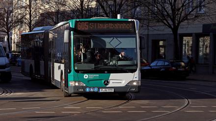 Eine Busfahrerin fuhr am Sonntag alkoholisiert Fahrgäste durch Potsdam.