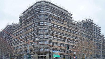 Streit am Bau. Frühestens 2021 kann die Berliner Volksbank ihre neue Zentrale an der Bundesallee / Ecke Nachodstraße beziehen.