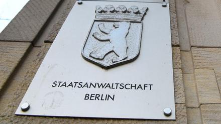 Das Schild der Staatsanwaltschaft Berlin am Eingang zum Gerichtsgebäude in der Turmstraße in Moabit.