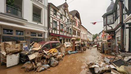 Durch die Unwetter in Rheinland-Pfalz und Nordrhein-Westfalen haben Dutzende Menschen ihr Leben verloren.