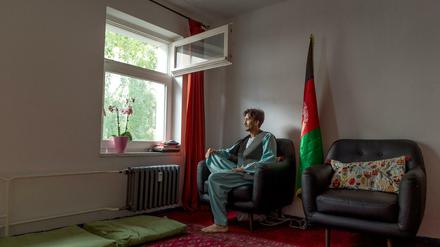 Die alte Heimat ist feindselig geworden, die Fremde gab Schutz und Geborgenheit: Ahmad Wali Temori in seiner Wohnung.