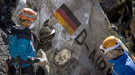 Bergung der Trümmer der in den französischen Alpen abgestürzten Germanwings-Maschine.