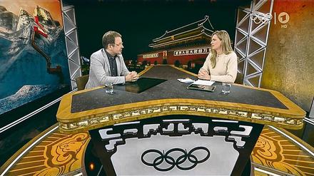 Fragen zum Sport? Der wegen einer Corona-Erkrankung in Deutschland gebliebene ARD-Doping-Reporter Hajo Seppelt bei Julia Scharf zum Thema Cybercrime in China. 