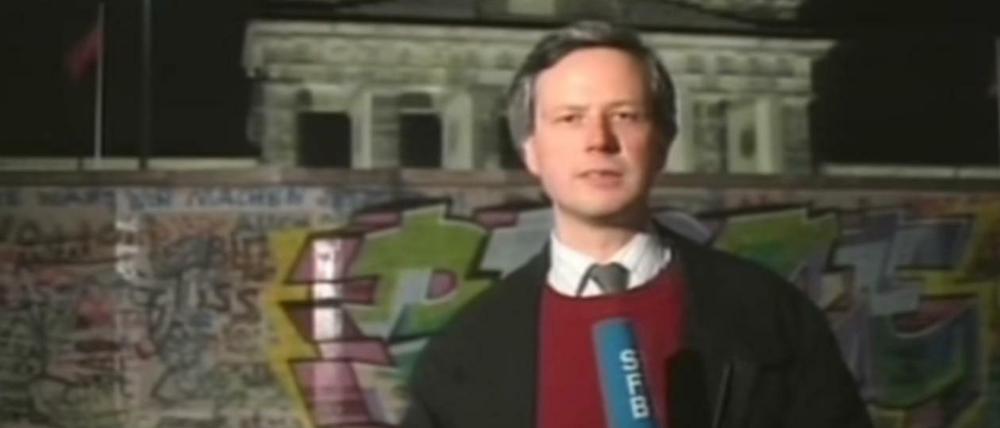 „Wir waren der einzige deutsche TV-Sender, der live berichtet hat“. Robin Lautenbach stand beim Mauerfall 1989 für die „Tagesthemen“ am Brandenburger Tor und am Übergang in der Invalidenstraße. 