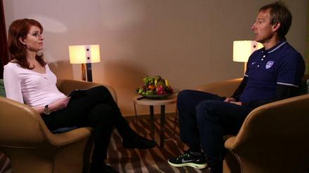 Das erste Interview für Sky Sport News führte Monica Lierhaus mit Jürgen Klinsmann, dem Trainer der US-Fußballmannschaft.