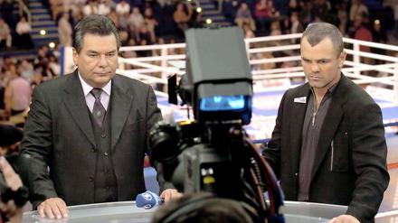 Vergangenheit: Waldemar Hartmann (l.), hier mit Ex-Boxer Sven Ottke, als Box-Moderator vor der ARD-Kamera.