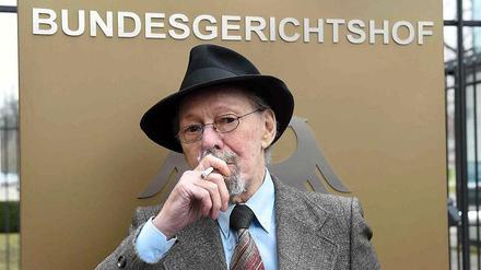 Er raucht weiter: Der Fall des Rauchers Friedhelm Adolfs aus Düsseldorf wird am Mittwoch am Bundesgerichtshof (BGH) in Karlsruhe verhandelt.