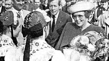 Mit traditioneller Gastfreundschaft wurden die niederländische Königin Beatrix und ihr Mann Claus begrüßt.
