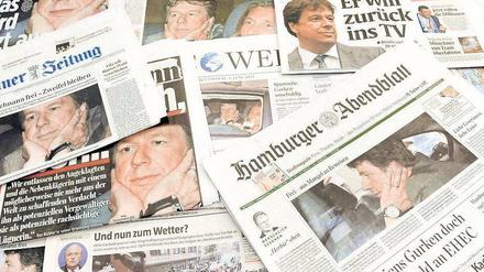 Die fiesen Medien. Titelseiten von Zeitungen am Tag nach dem Freispruch. Kachelmann klagt die Boulevardpresse an. 