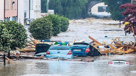 Land unter. In Simbach am Inn führten Starkregen und ein Dammbruch Anfang Juni zur Katastrophe. Die Schäden der Wetterextreme sind hoch. 