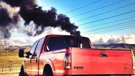 Coal Roller: Mit aufgemotzten Diesel-Pickups blasen Obama-Hasser in den USA massenhaft Abgase in die Luft und belästigen ungeliebte Umweltfreunde.