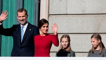 Spaniens König Felipe mit Königin Letizia und ihren Töchtern Leonor und Sofia.